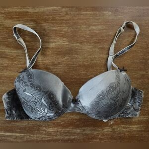 Victoria's Secret Gray Silver Floral Lace Bra 34C Underwire Bra No Pish Up